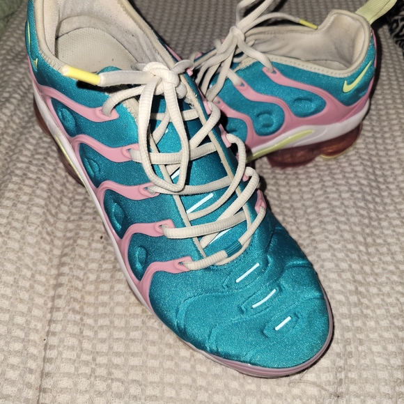 Nike Women's Multicolor Air VaporMax Plus Sneakers - Picture 4 of 8